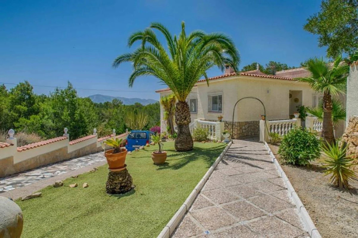 Hermosa Villa con un jardín de ensueño en La Nucia