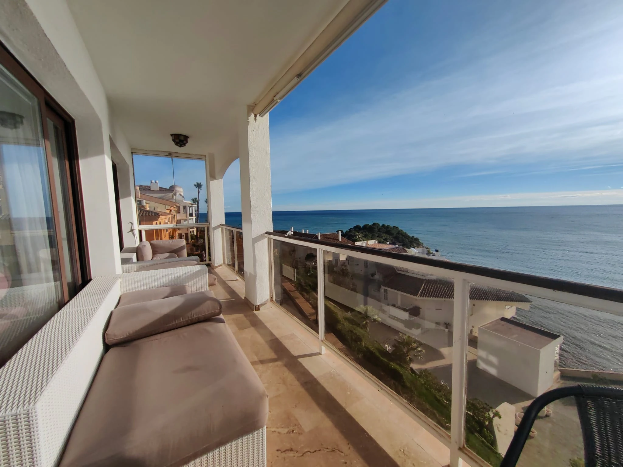 Apartamento en primera línea con espectaculares vistas en Mascarat
