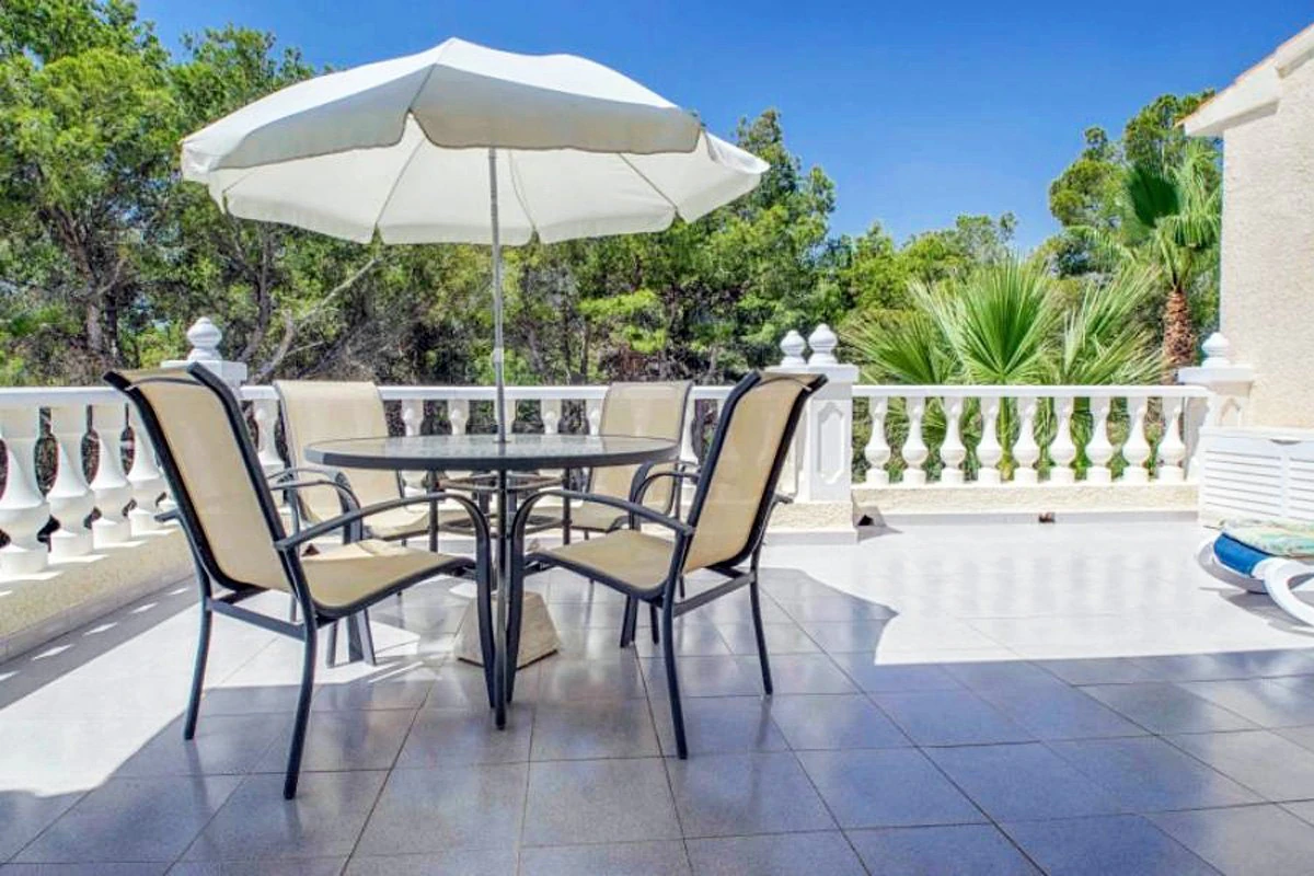 Hermosa Villa con un jardín de ensueño en La Nucia