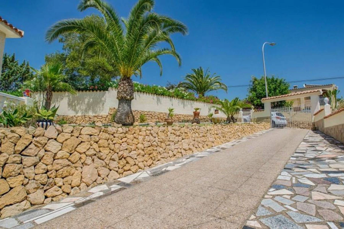 Hermosa Villa con un jardín de ensueño en La Nucia