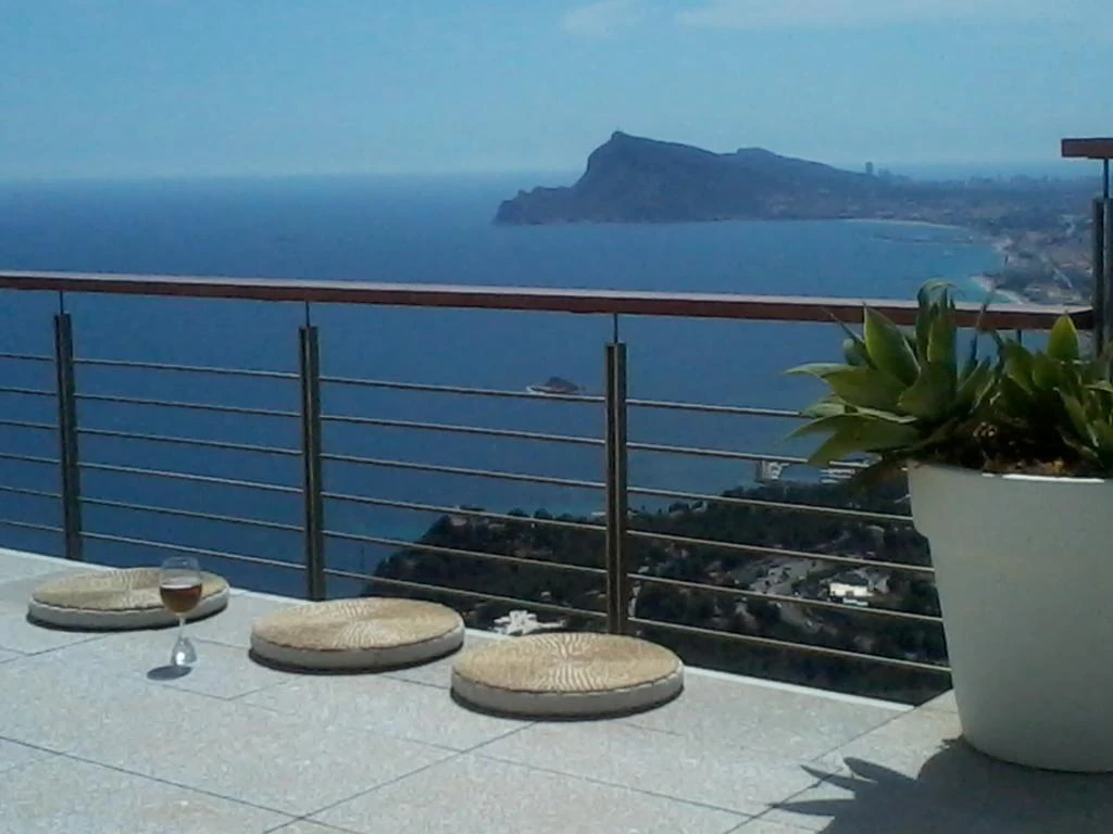 Villa moderna con impresionantes vistas panorámicas en Altea Hills