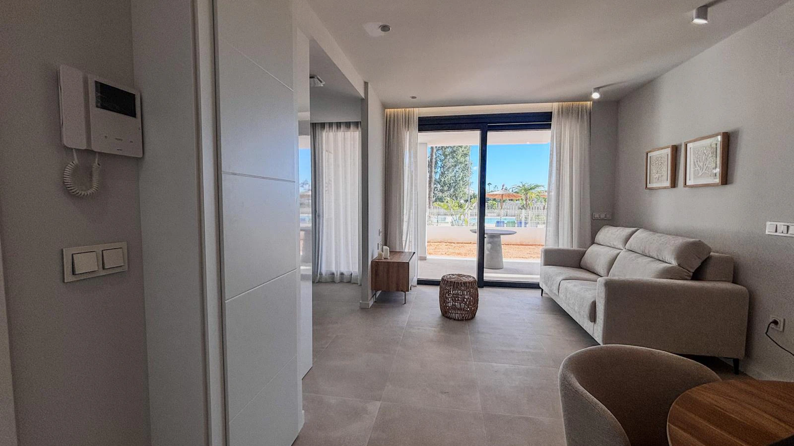 Apartamento en Denia con 2 habitaciones y piscina comunitaria.