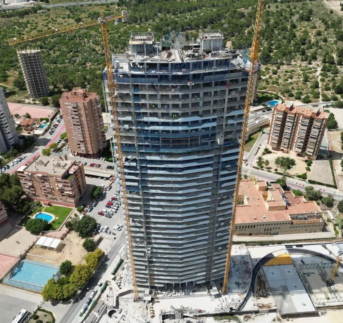 Luksusowy apartament z widokiem na morze na sprzedaż w Benidorm
