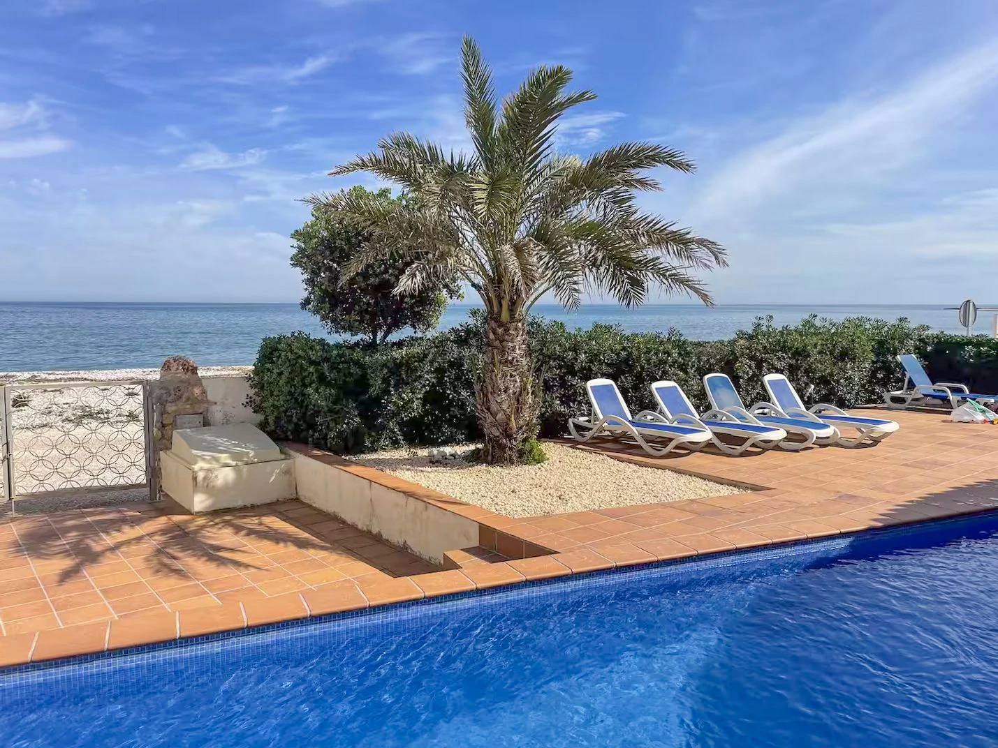 Mediterranean beachfront villa in Els Poblets – Unbeatable location