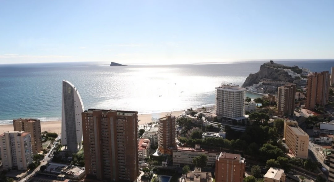 Luksusowy apartament z widokiem na morze na sprzedaż w Benidorm