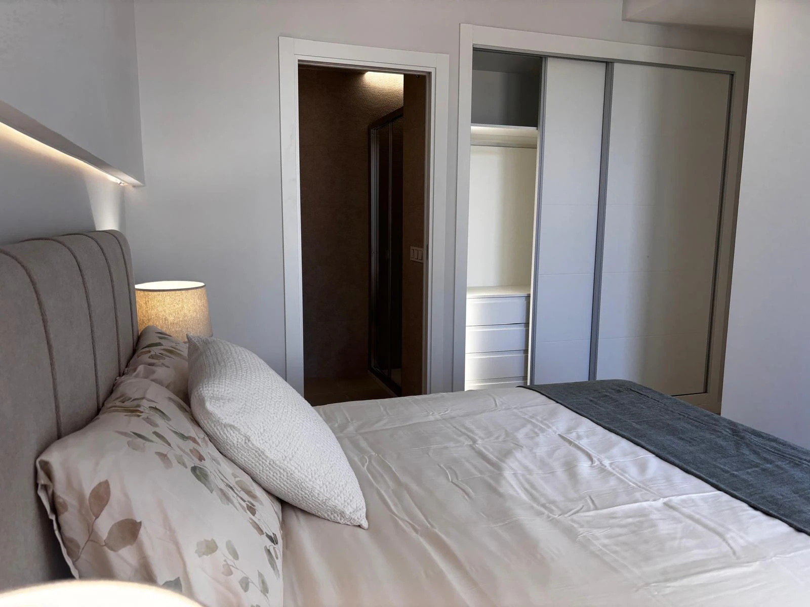 Apartamento en Denia con 2 habitaciones y piscina comunitaria.