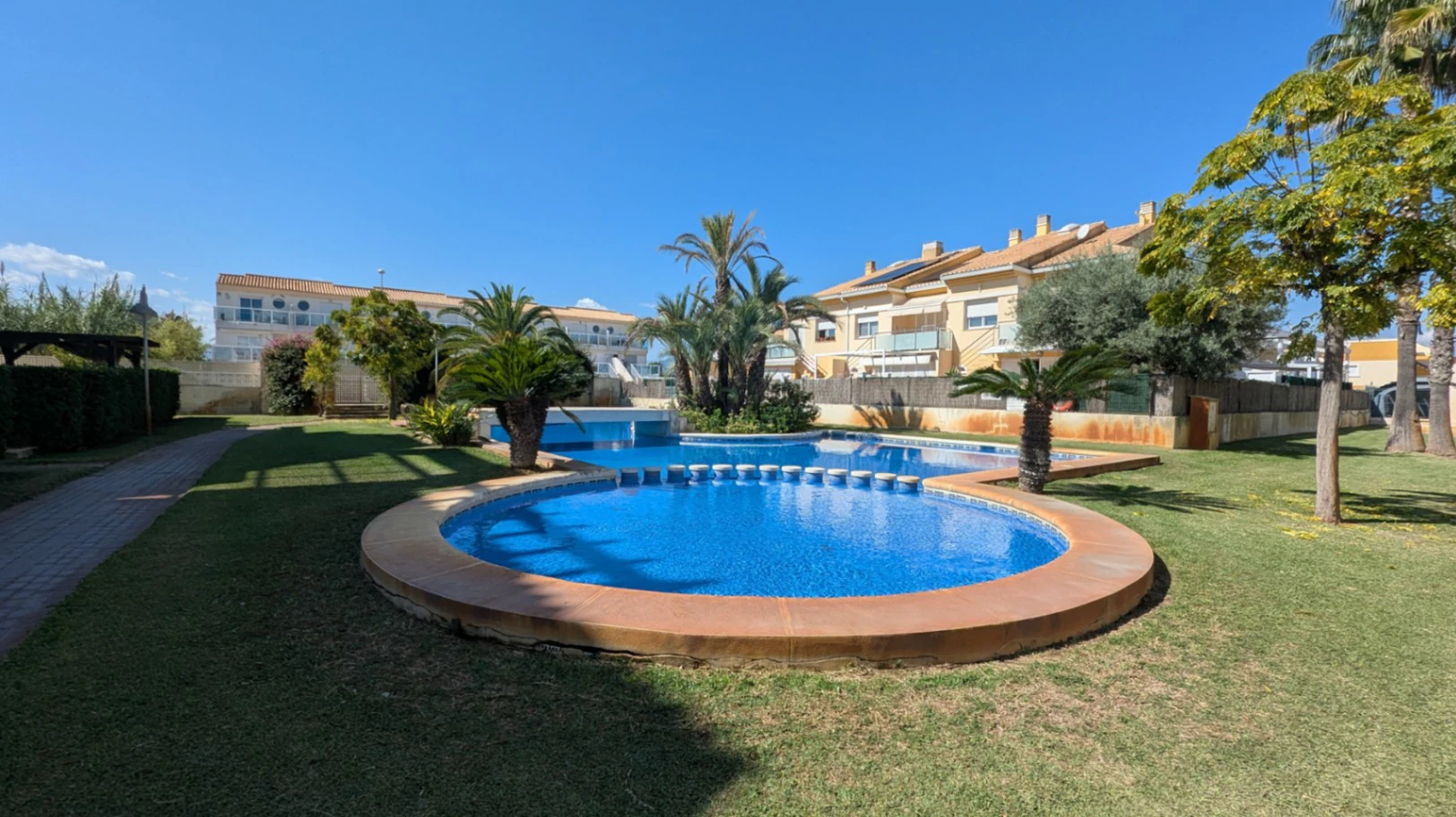 M214 - Apartamento de 2 habitaciones en Oliva
