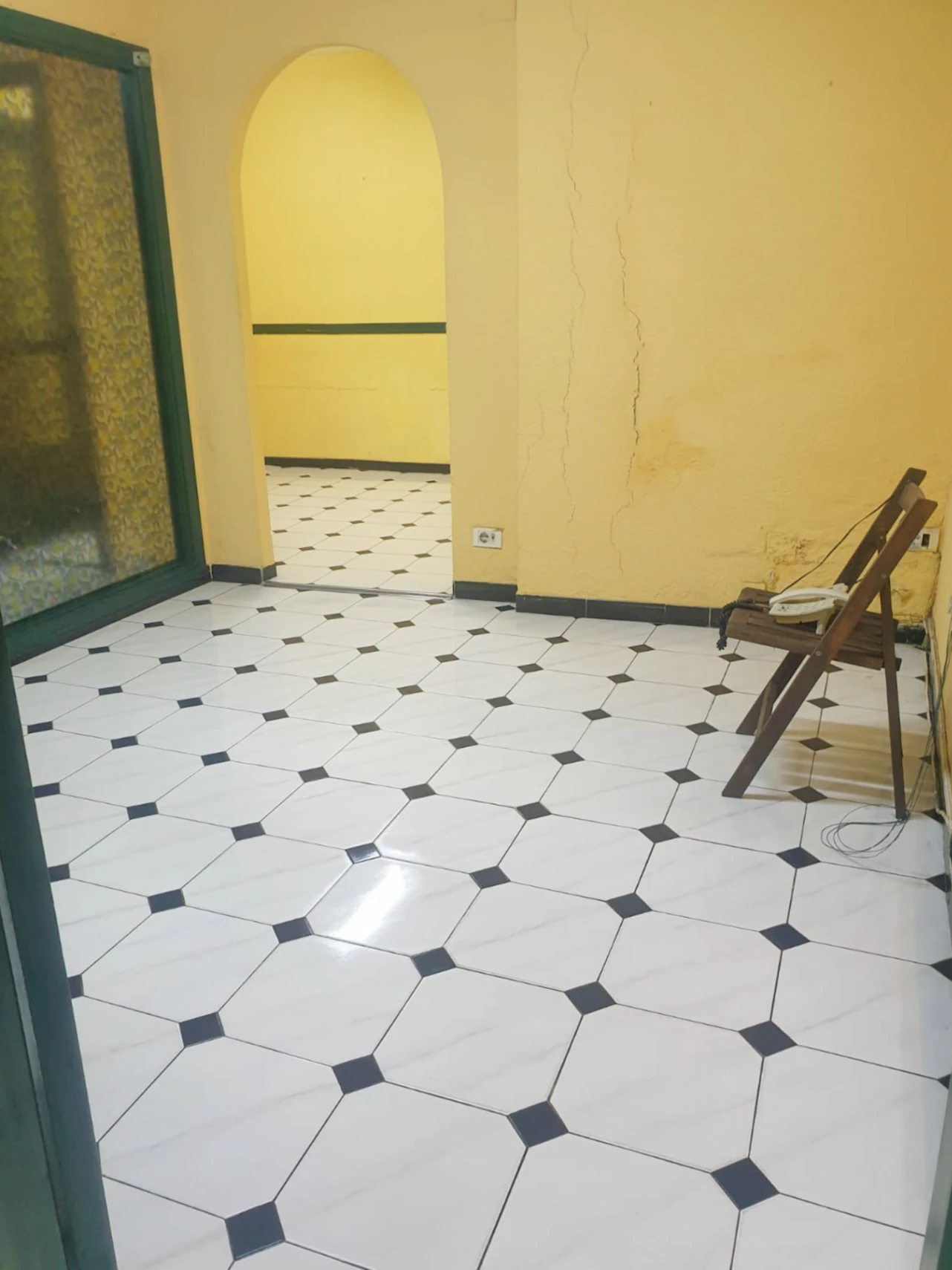 Commercial Local in Oliva - Opportunity next to the Market and the Church of the Convent