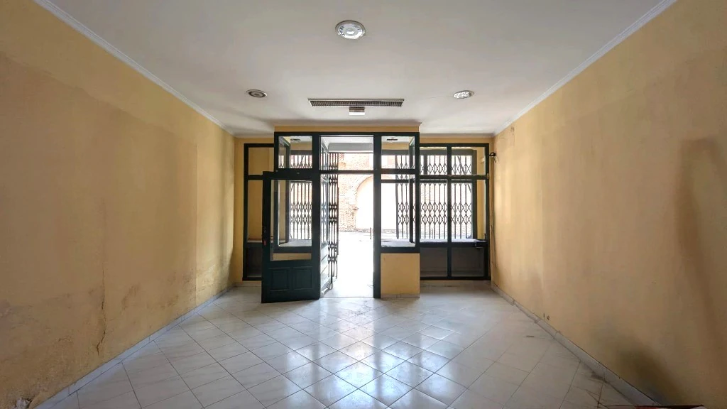 Commercial Local in Oliva - Opportunity next to the Market and the Church of the Convent