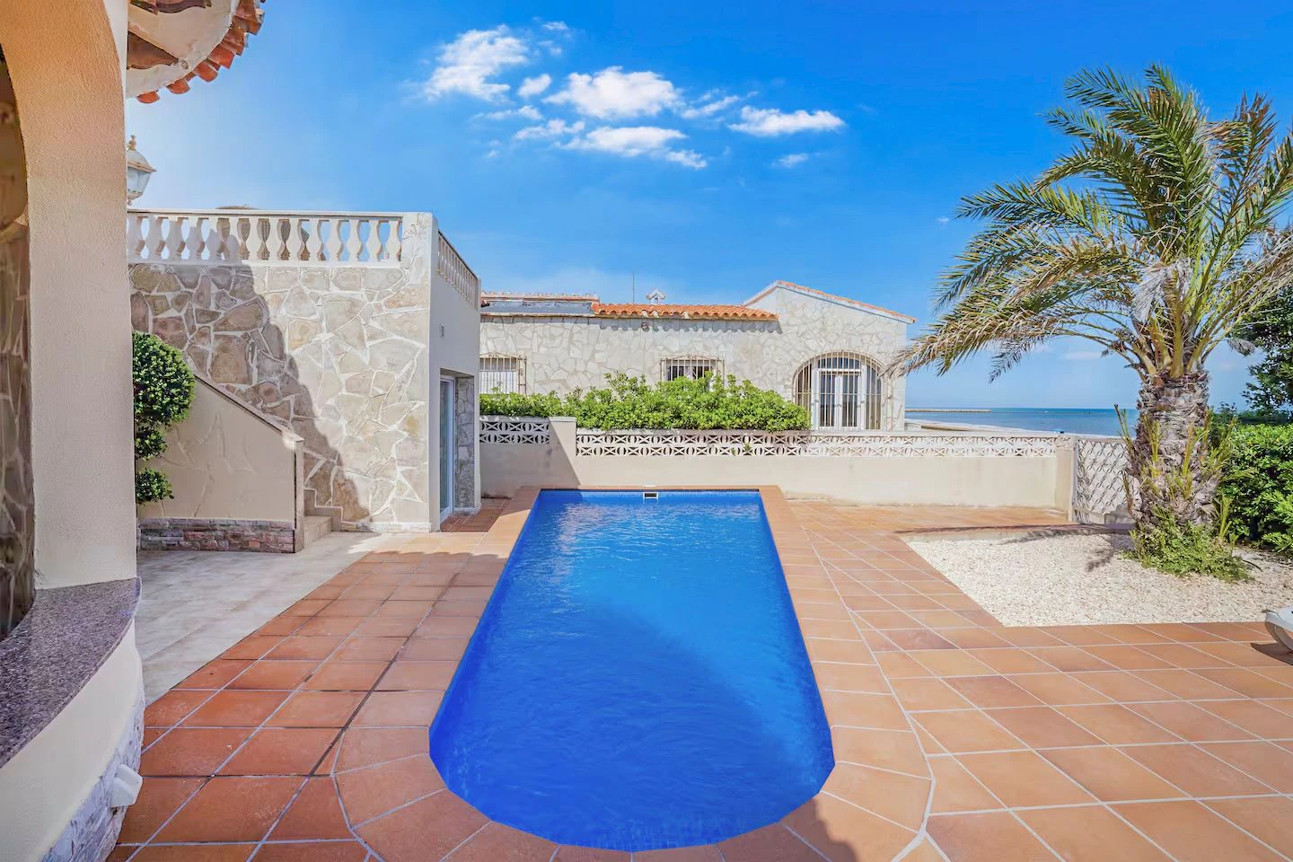 Mediterranean beachfront villa in Els Poblets – Unbeatable location
