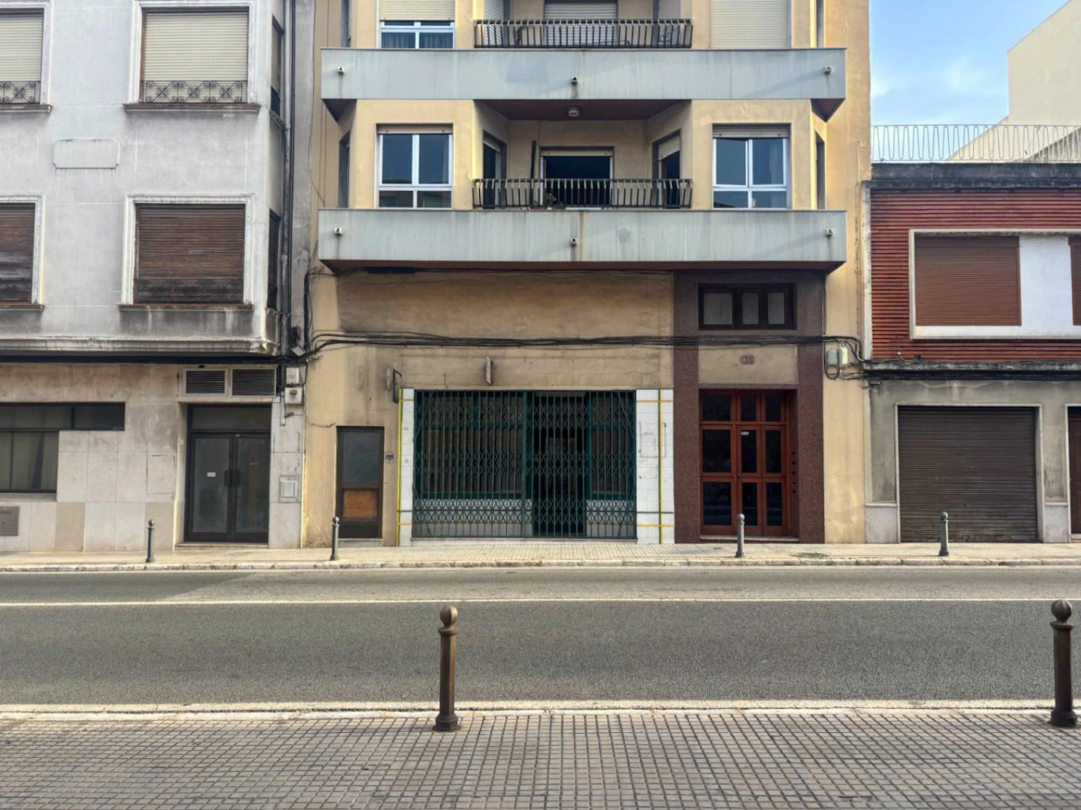 Commercial Local in Oliva - Opportunity next to the Market and the Church of the Convent