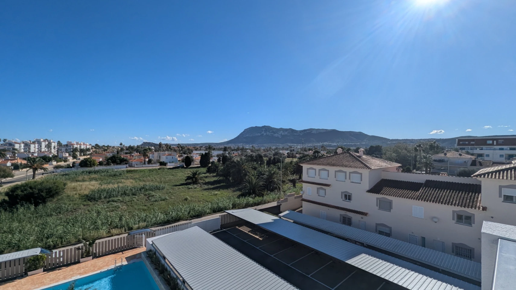 ÁTICO EN VENTA EN DENIA: 3 DORMITORIOS Y TERRAZA DE 32 m²