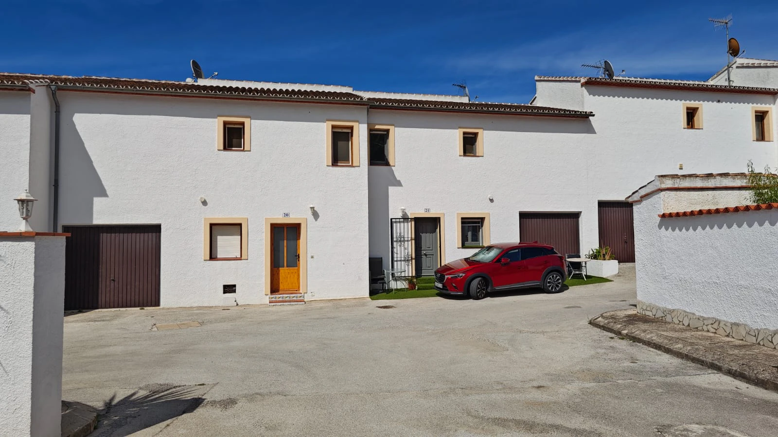 CASA*CHALET CON MUCHO  ENCANTO EN URBA. EN PEDREGUER