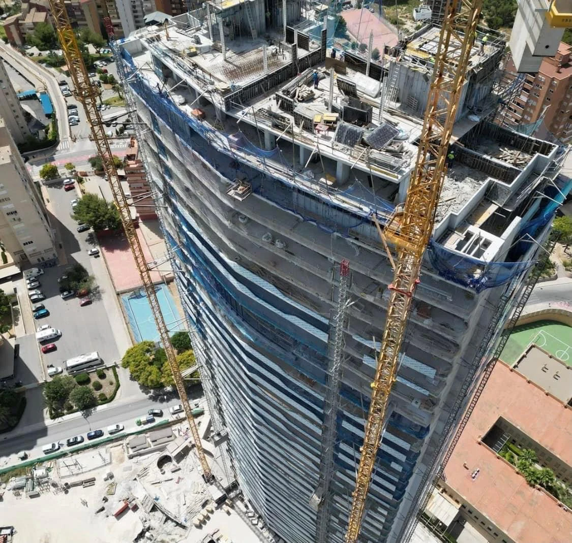 Luksusowy apartament z widokiem na morze na sprzedaż w Benidorm