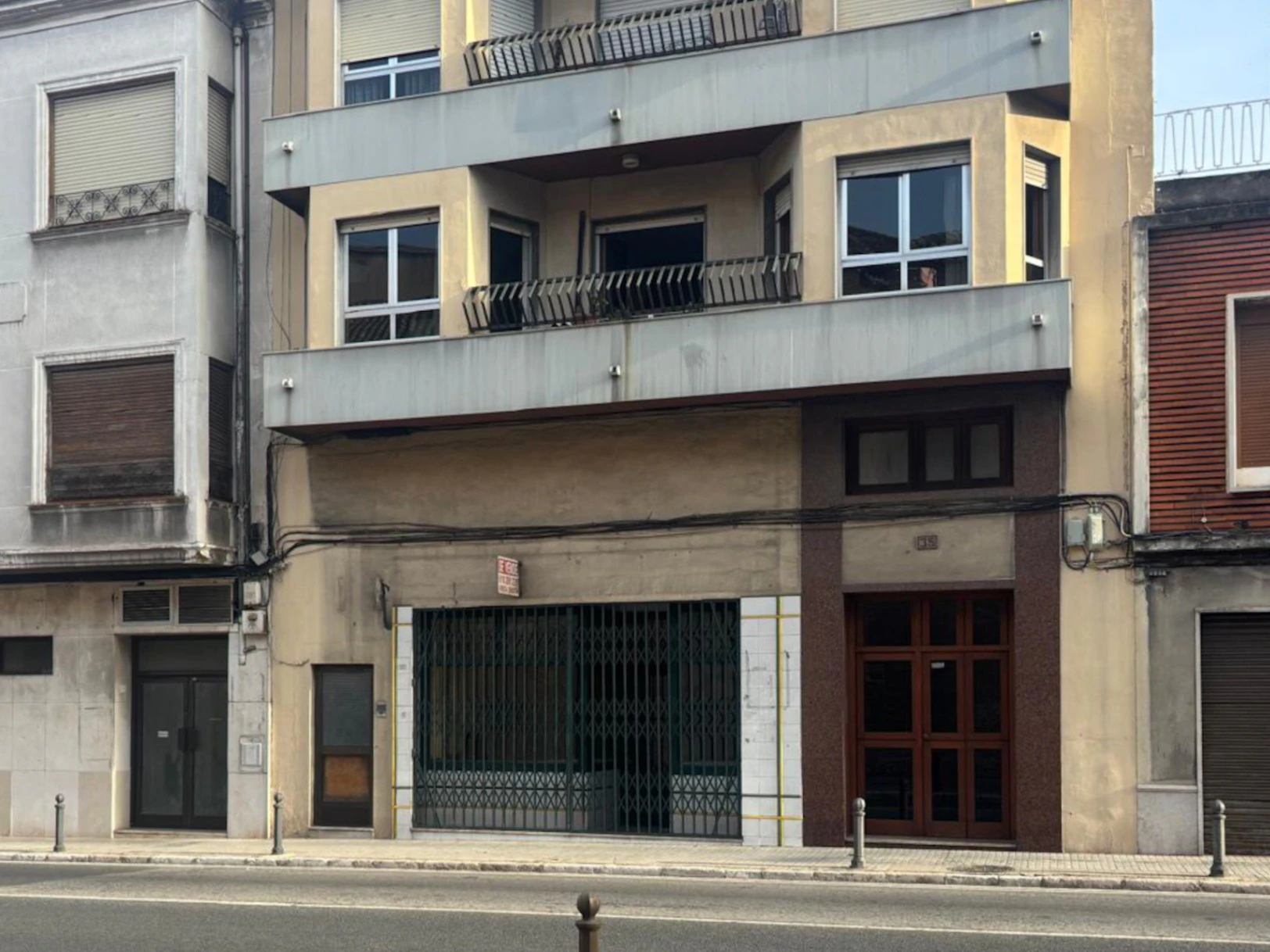 Commercial Local in Oliva - Opportunity next to the Market and the Church of the Convent