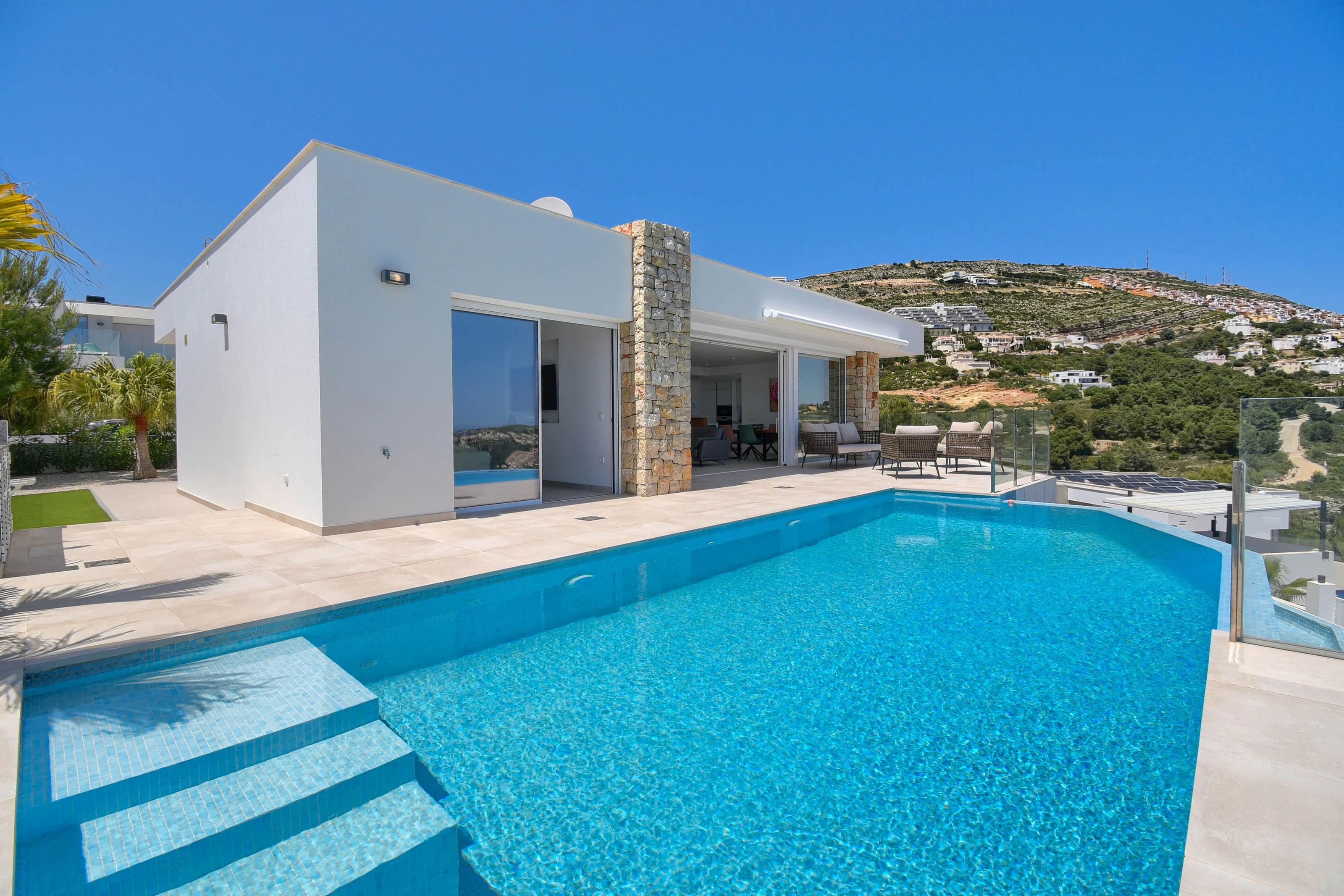 Villa de lujo con vistas panorámicas al mar - Estilo moderno