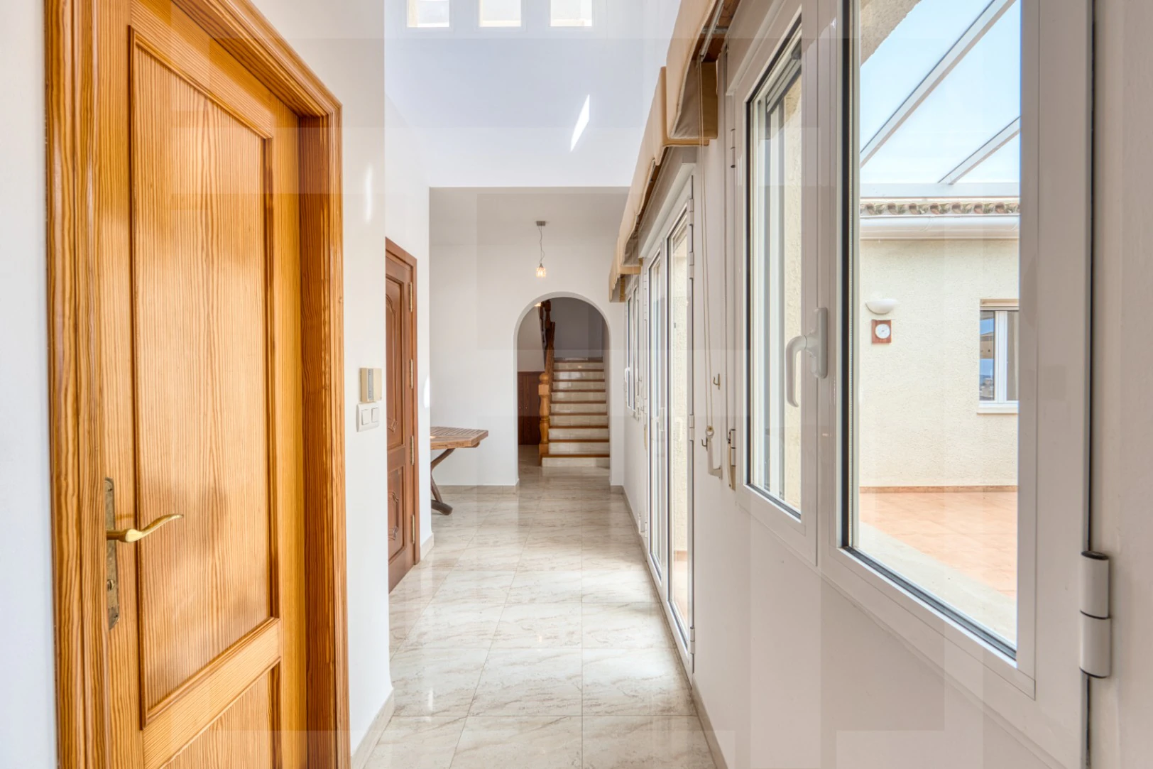 Villa en venta en La Sella con vistas al mar, golf y Montgó.