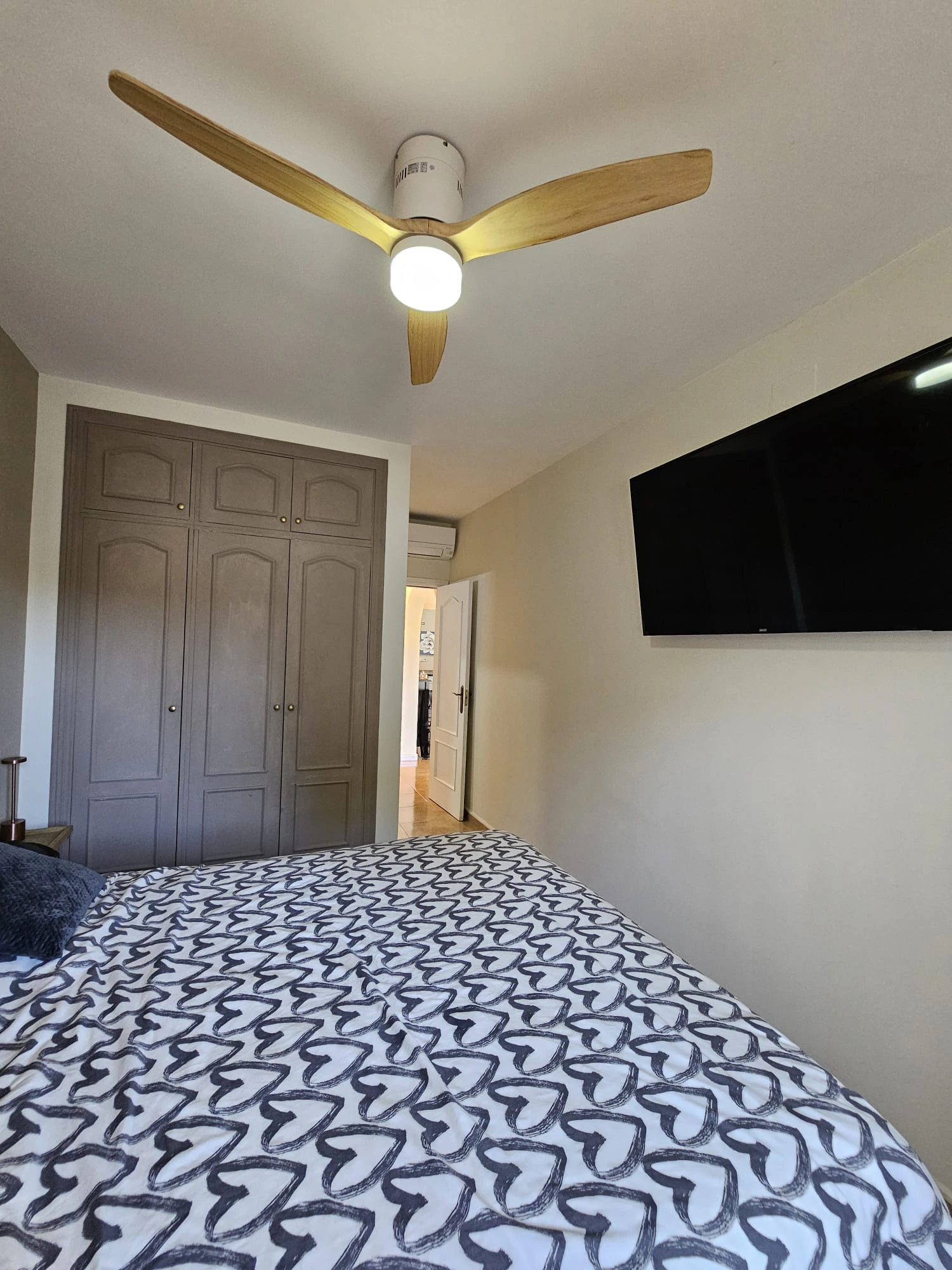 Casa adosada en venta en Benitachell con 2 dormitorios y piscina comunitaria.