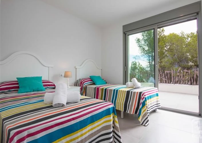 Vivienda con carácter y amplitud en alquiler anual - Benissa
