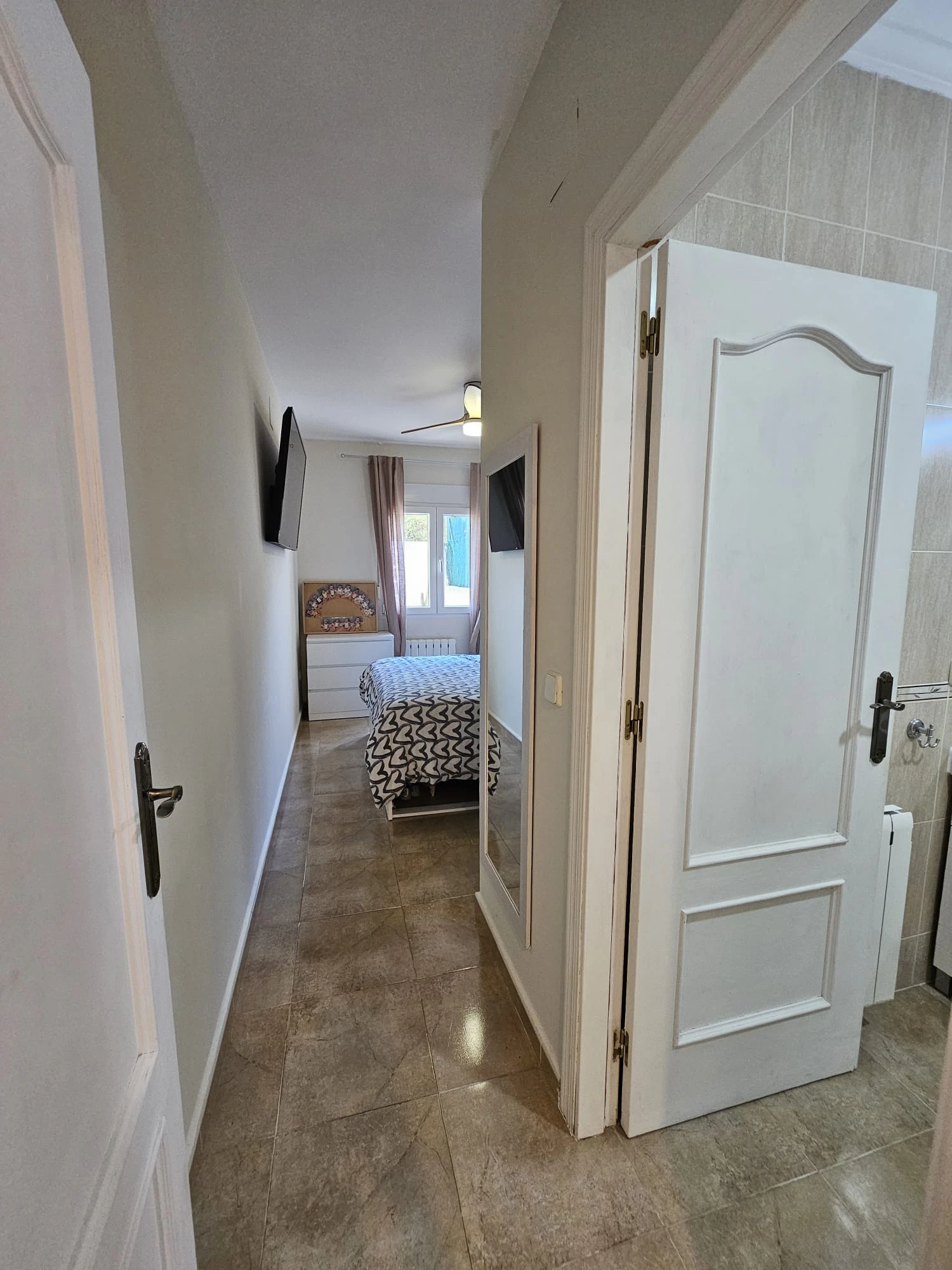 Casa adosada en venta en Benitachell con 2 dormitorios y piscina comunitaria.