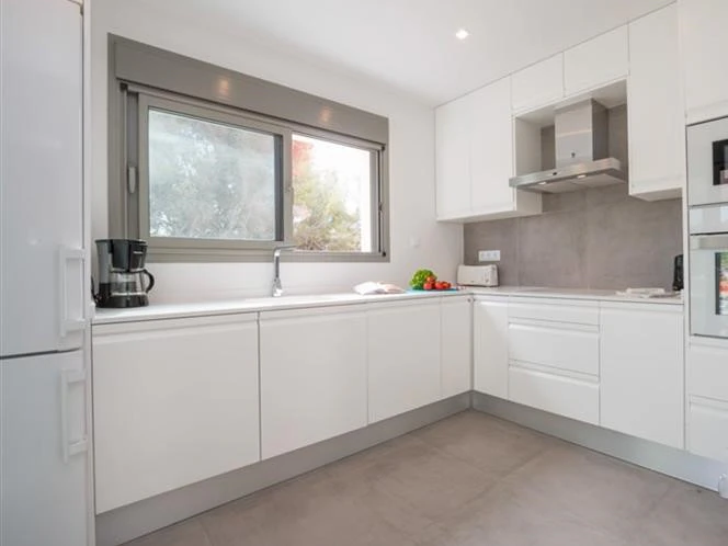 Vivienda con carácter y amplitud en alquiler anual - Benissa