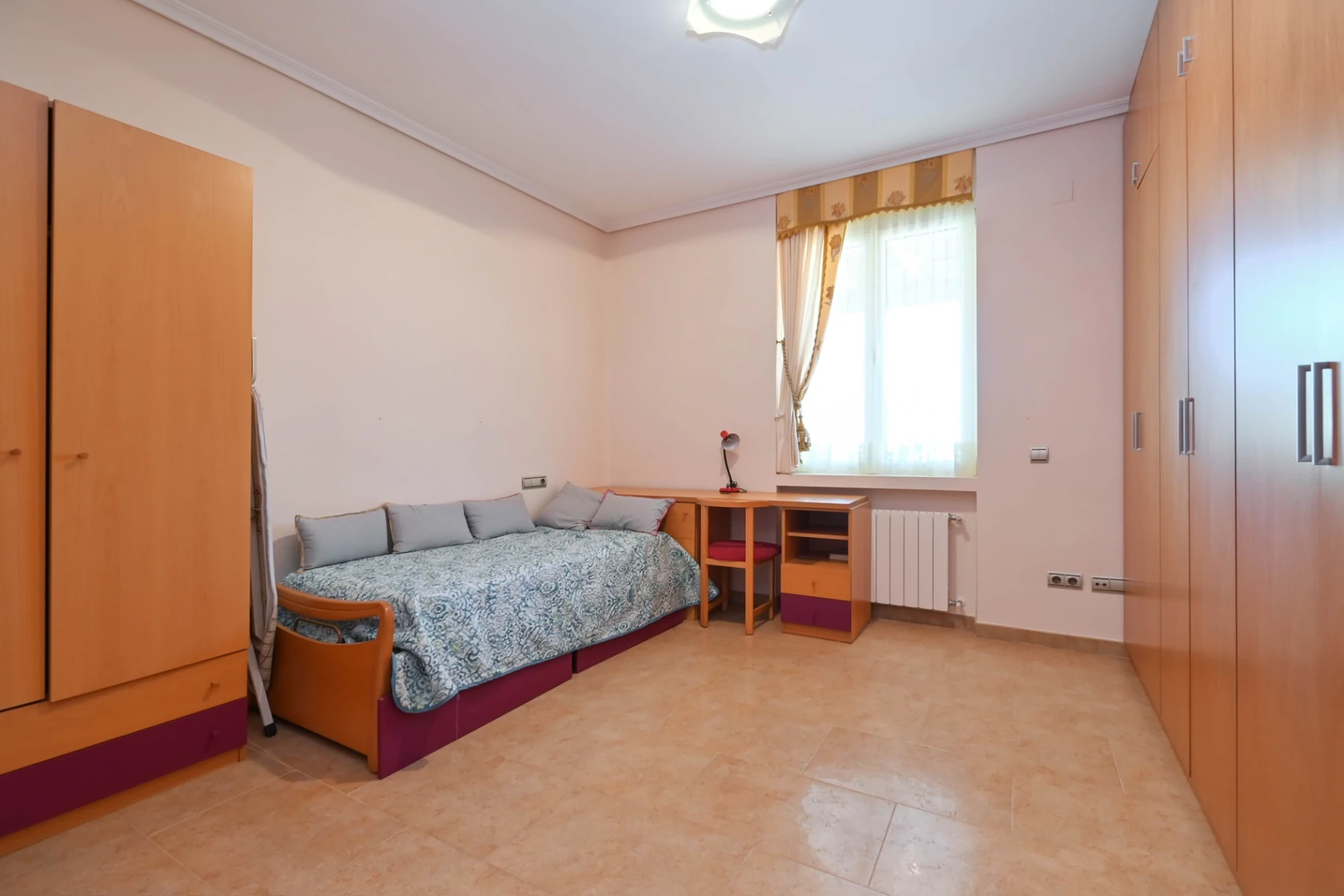 ARCHITECTONISCH JUWEEL, ZWEMBAD, TENNIS EN GASTENHUIS IN ALZIRA
