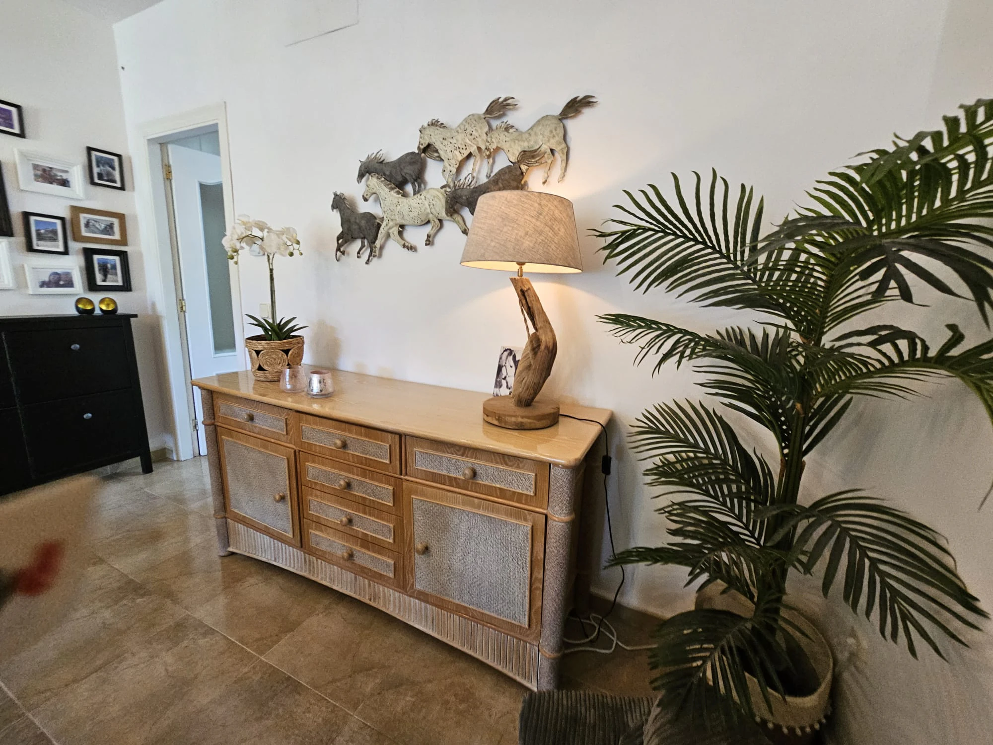 Casa adosada en venta en Benitachell con 2 dormitorios y piscina comunitaria.