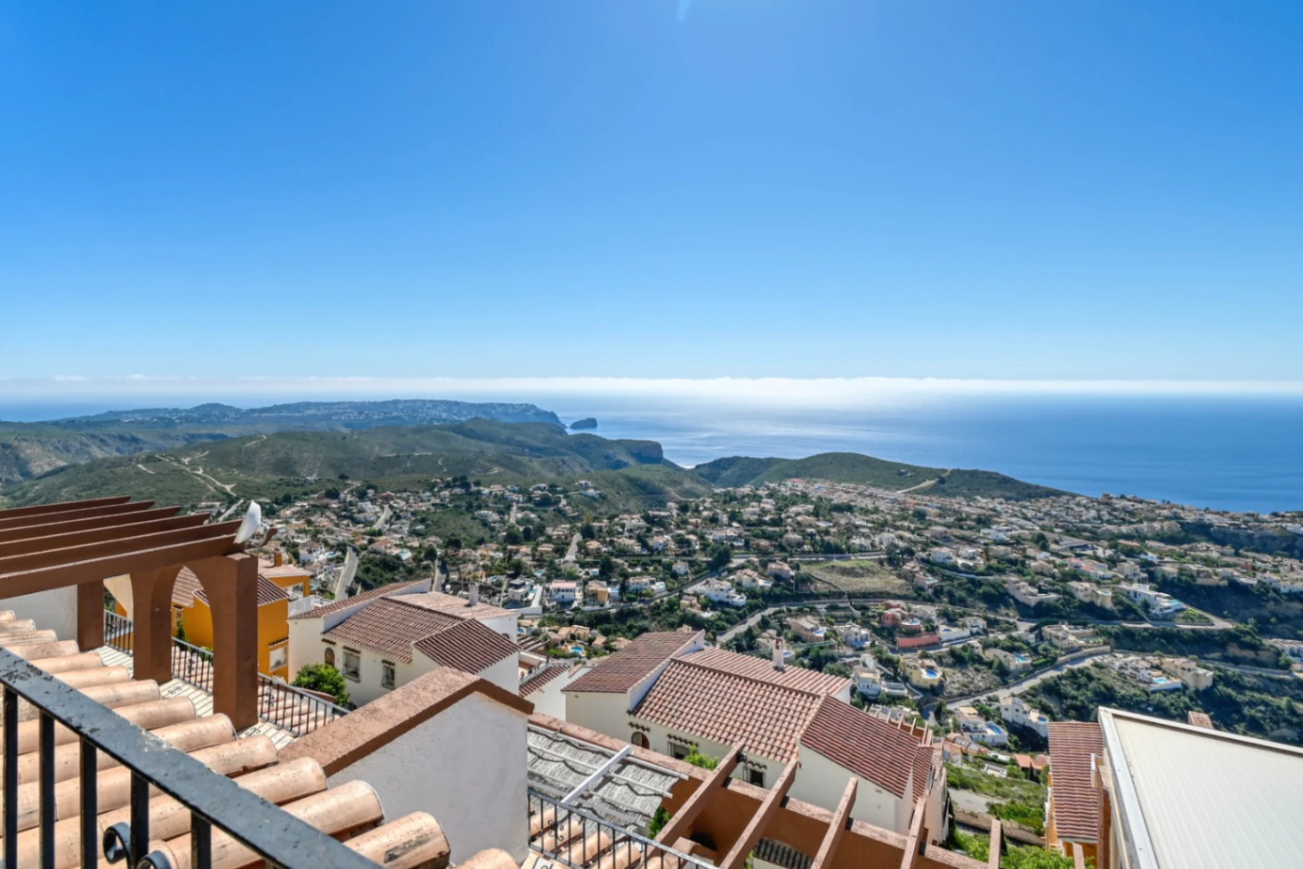 APARTAMENTO EN PUEBLO PANORAMA CON IMPRESIONANTES VISTAS AL MAR. PRIMER PISO