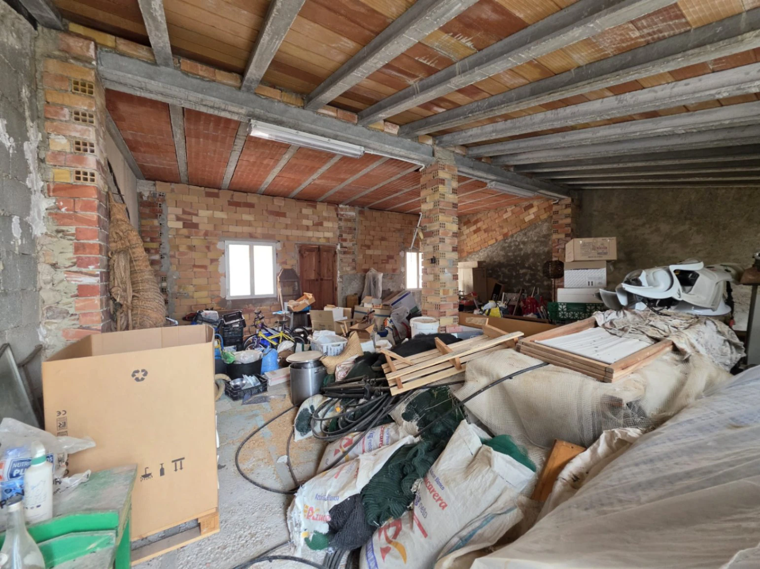 Casa de pueblo en venta con mucho potencial - Benigembla