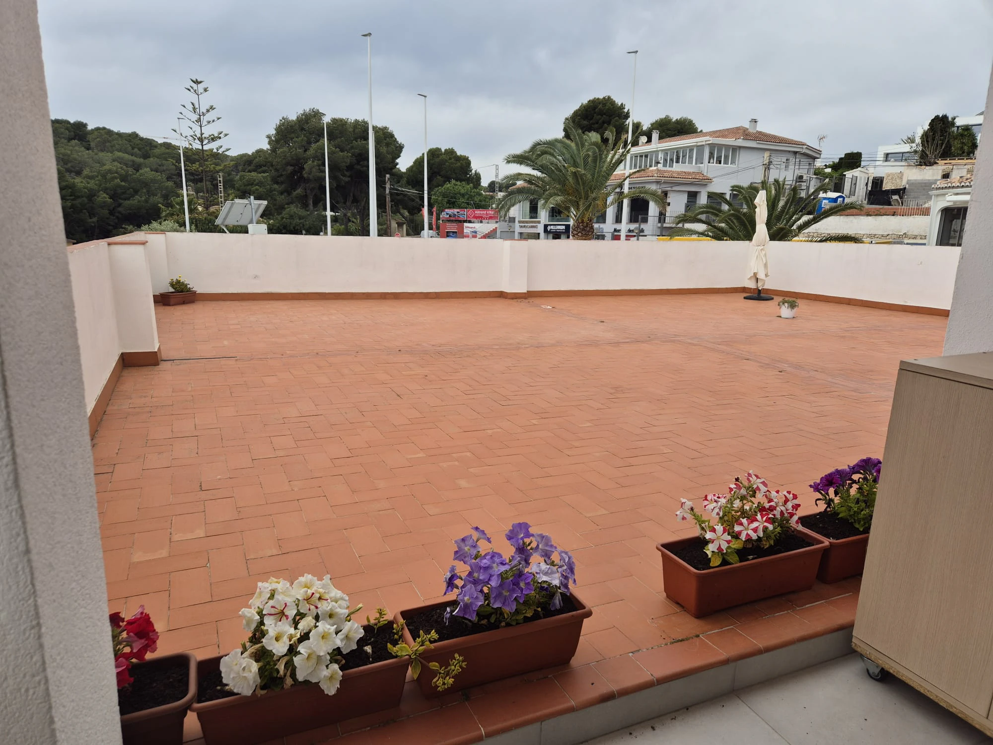 Exclusivo apartamento reformado con vistas al mar en Moraira – Alquiler anual