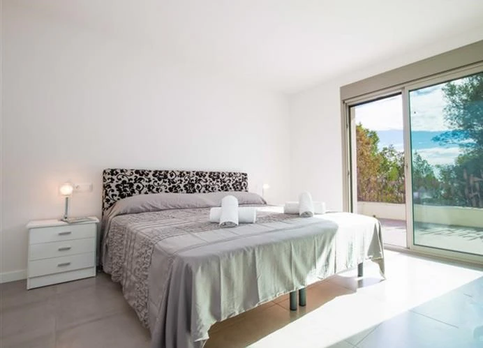 Vivienda con carácter y amplitud en alquiler anual - Benissa