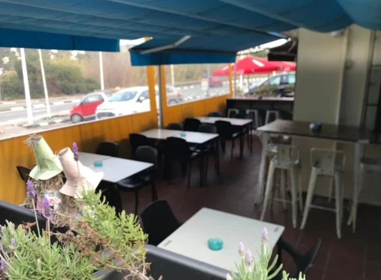Traspaso y alquiler anual - Bar/ Restaurante