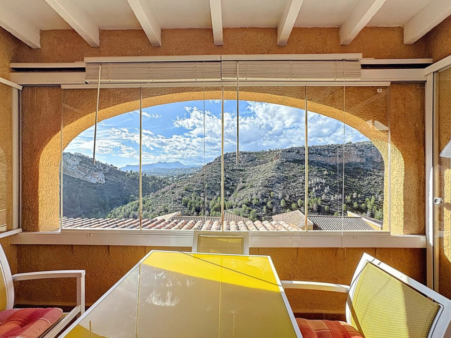 Ático con vistas a la montaña en Pueblo Montecala