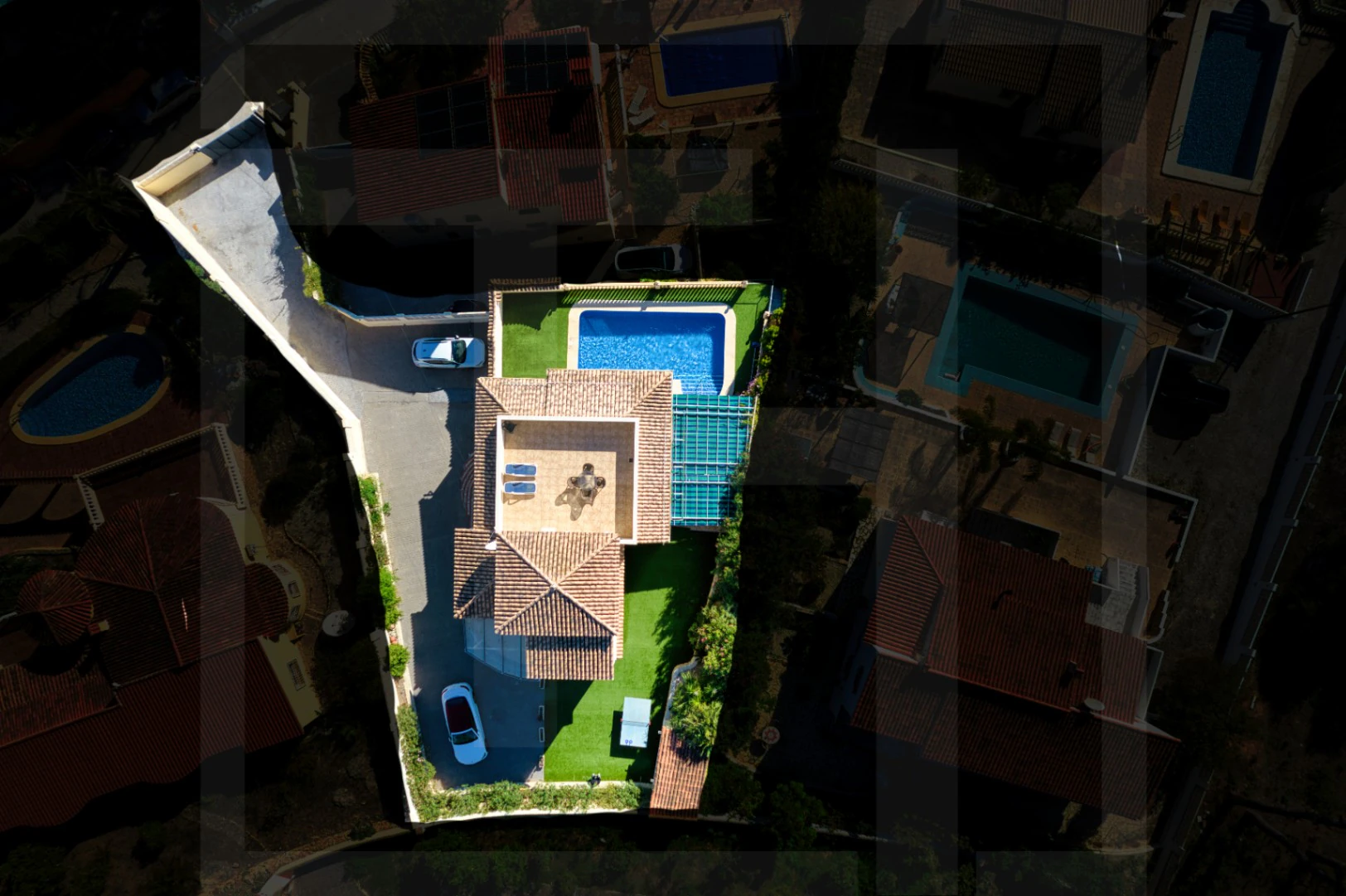 Villa exclusiva en Calpe con piscina, vistas al mar y ubicación costera privilegiada