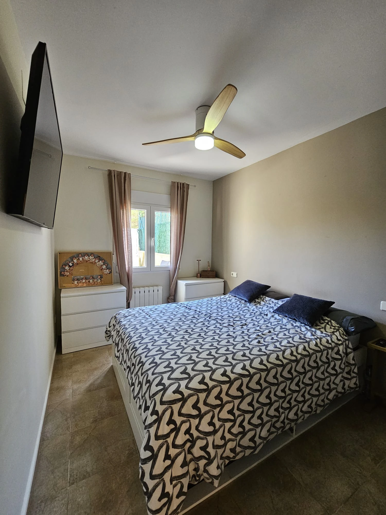 Casa adosada en venta en Benitachell con 2 dormitorios y piscina comunitaria.