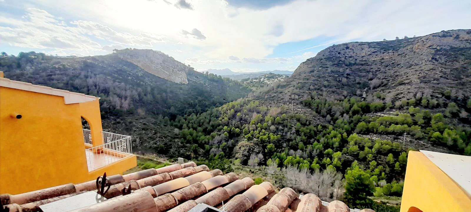 Adosado con encanto en Cumbre del Sol – Tu refugio entre montaña y mar