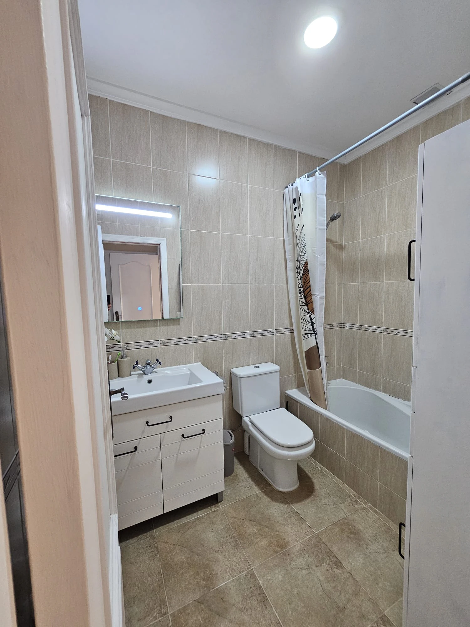 Casa adosada en venta en Benitachell con 2 dormitorios y piscina comunitaria.