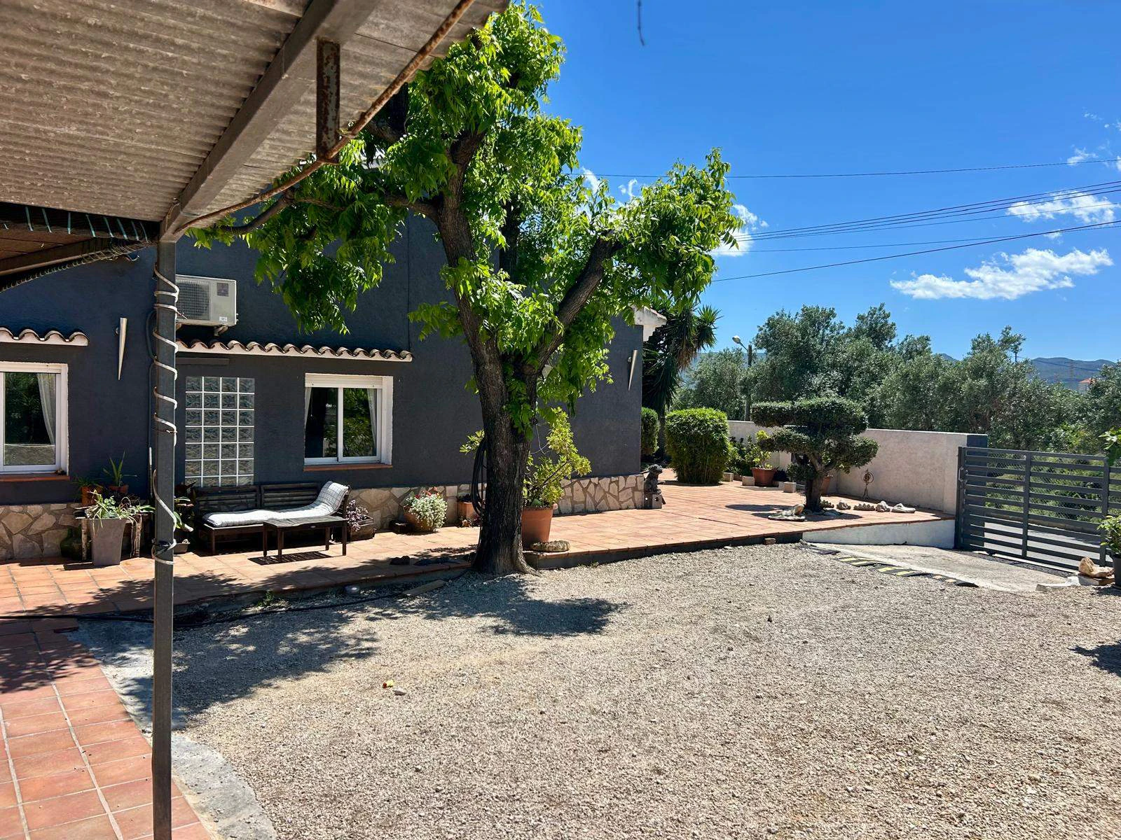 Casa de campo en una sola planta con encanto mediterráneo - El Vergel