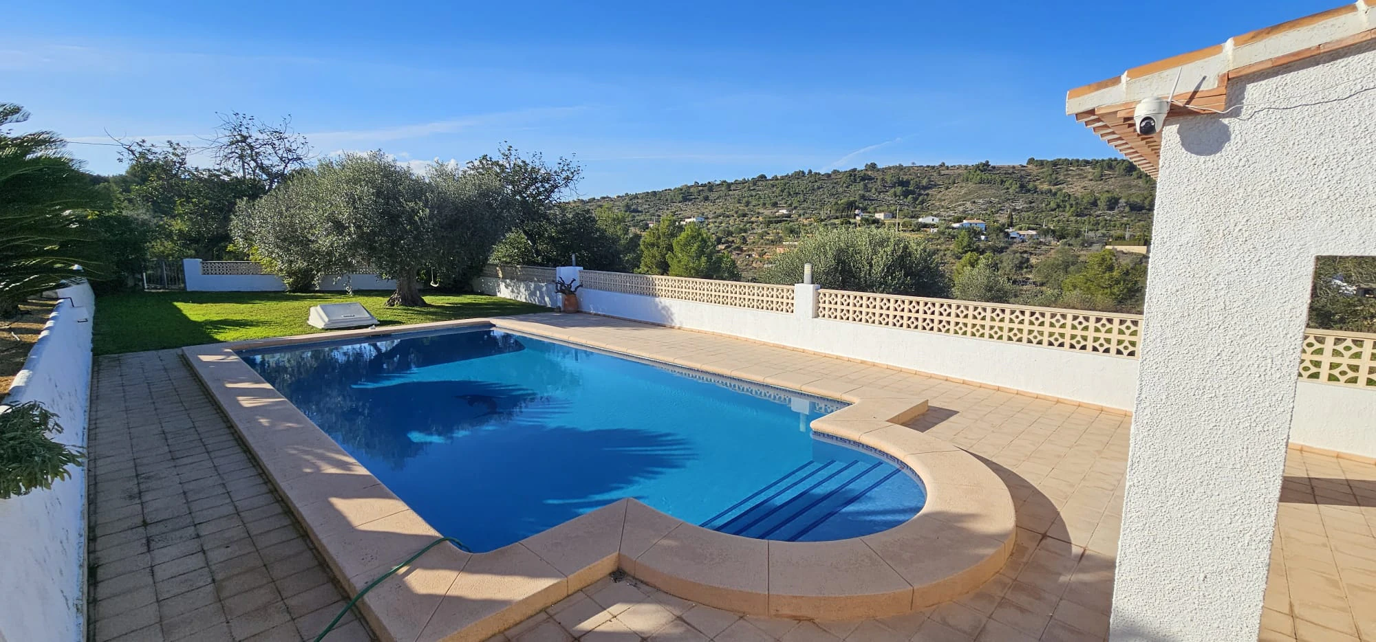 Betoverende finca in Benissa: natuur, privacy en de authentieke mediterraanse stijl.