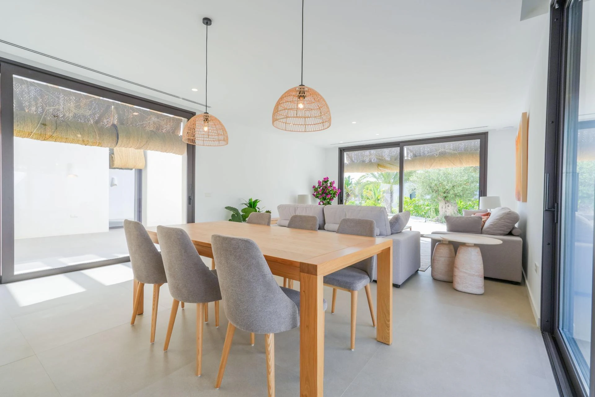 Villa moderna estilo Ibiza en venta en Solpark, Moraira – Calidad excepcional y ubicación privilegiada