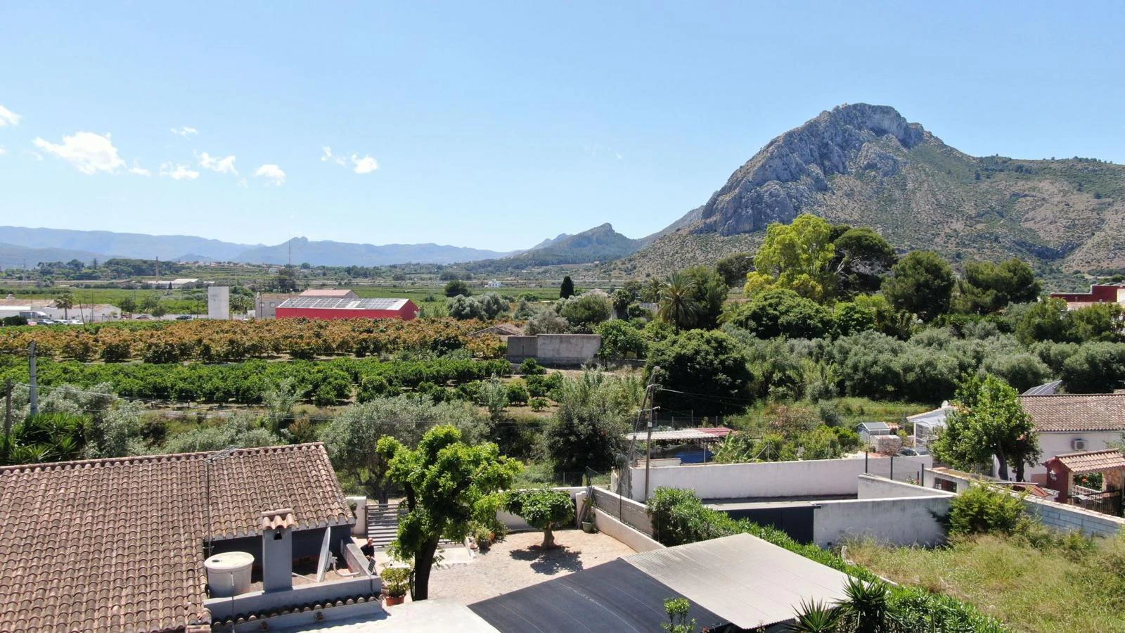 Casa de campo en una sola planta con encanto mediterráneo - El Vergel