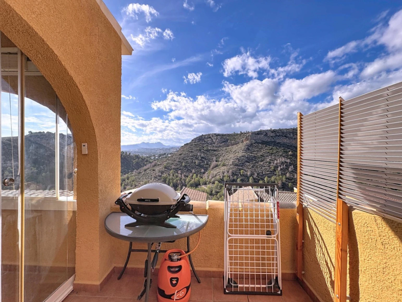 Ático con vistas a la montaña en Pueblo Montecala