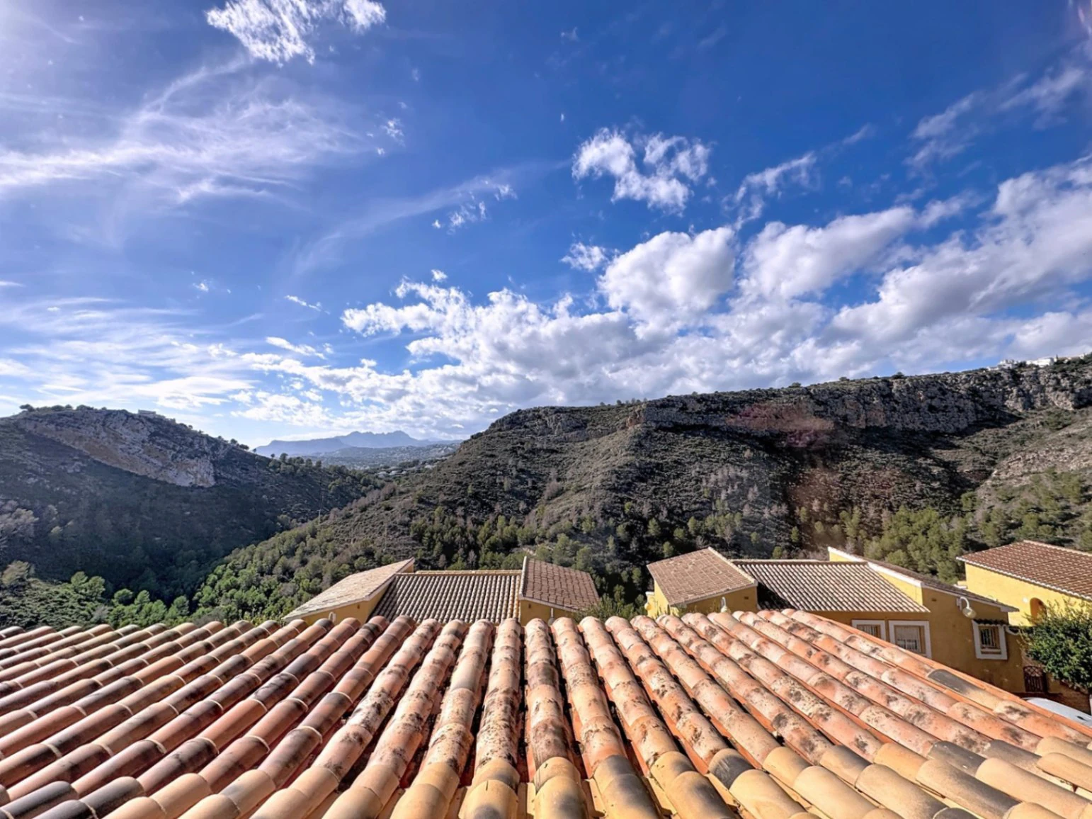 Ático con vistas a la montaña en Pueblo Montecala