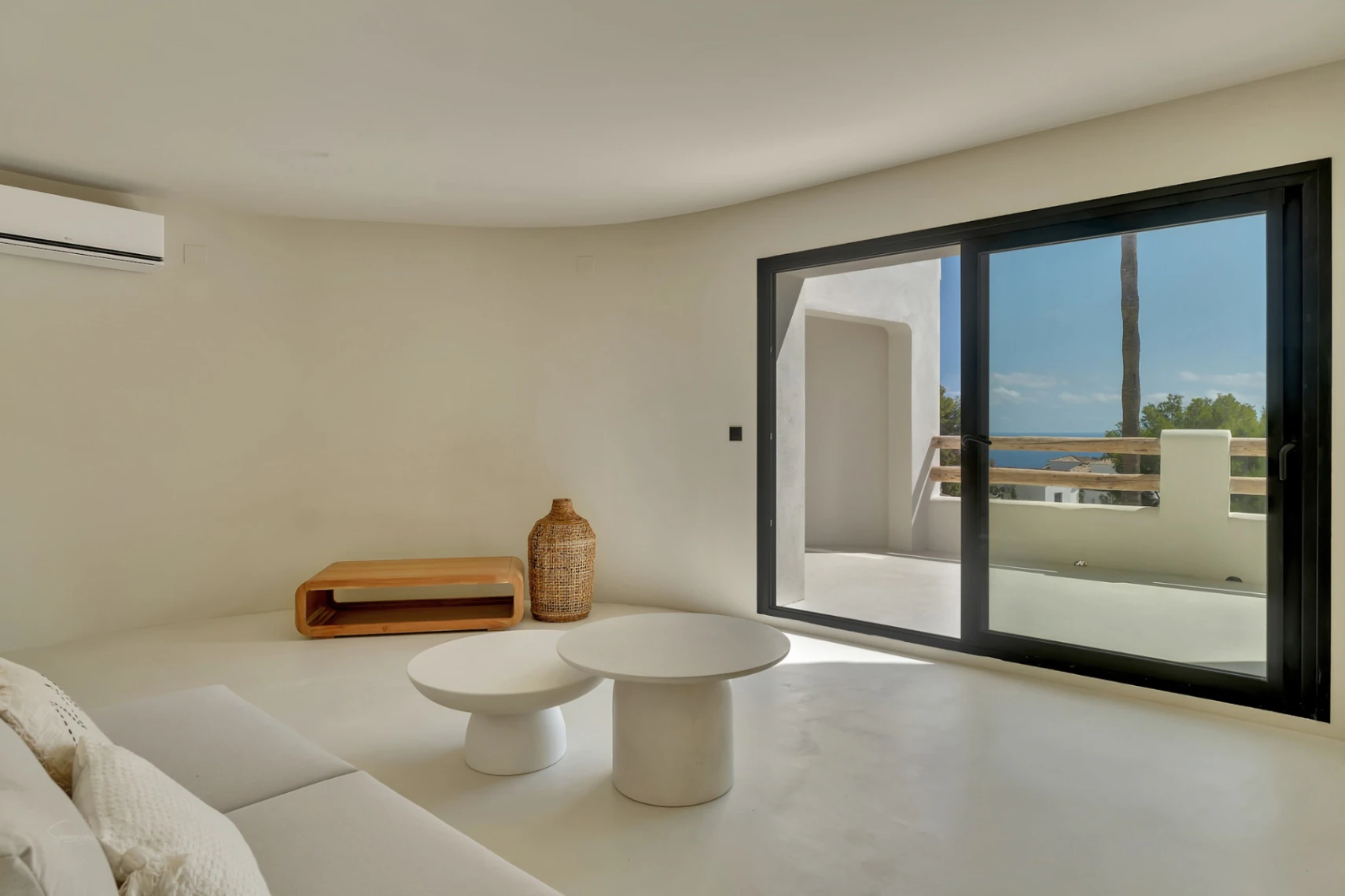 Villa de Ensueño en Benissa Costa: Lujo Ibicenco con Vistas al Mar