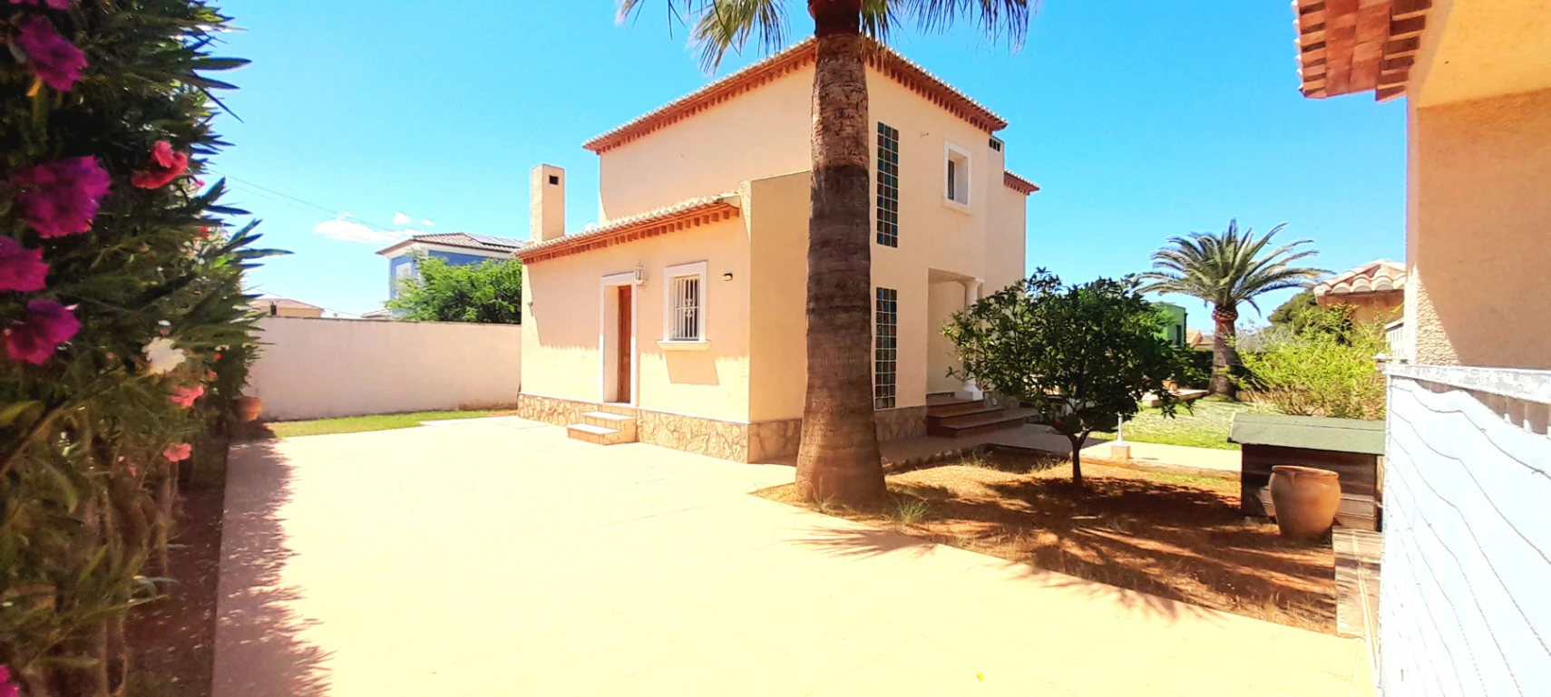 Chalet amplio y tradicional - Denia