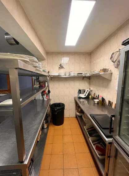 Traspaso y alquiler anual - Bar/ Restaurante