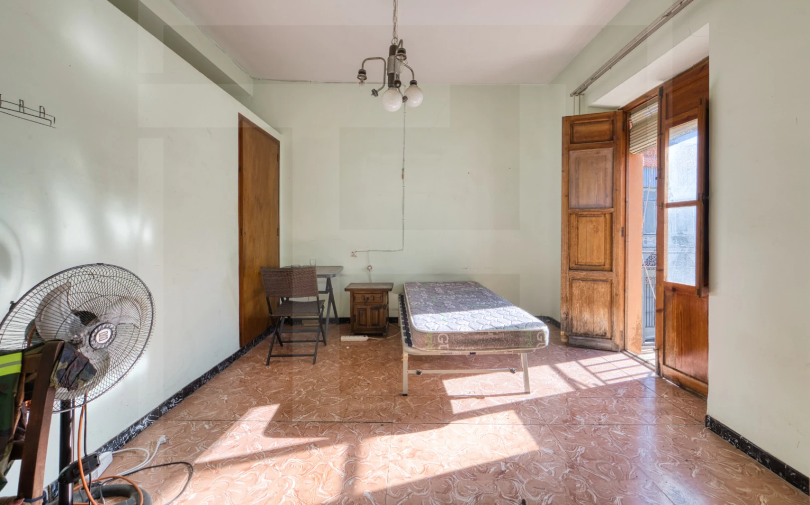 Proyecto de Renovación – Casa de Pueblo Tradicional con Licencia Aprobada y Terraza en la Azotea