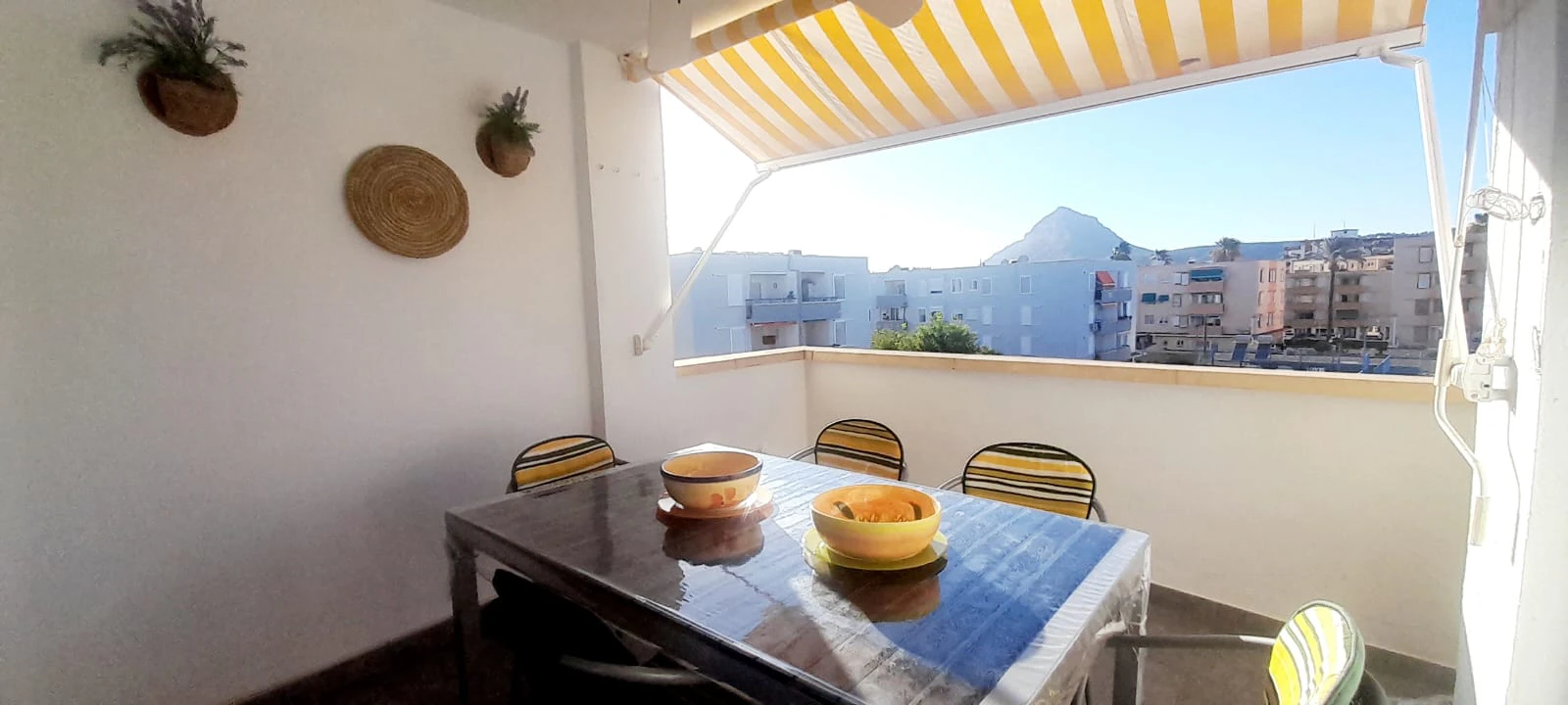 Opgeknapt appartement te koop met 2 slaapkamers en gemeenschappelijk zwembad in Jávea, Alicante