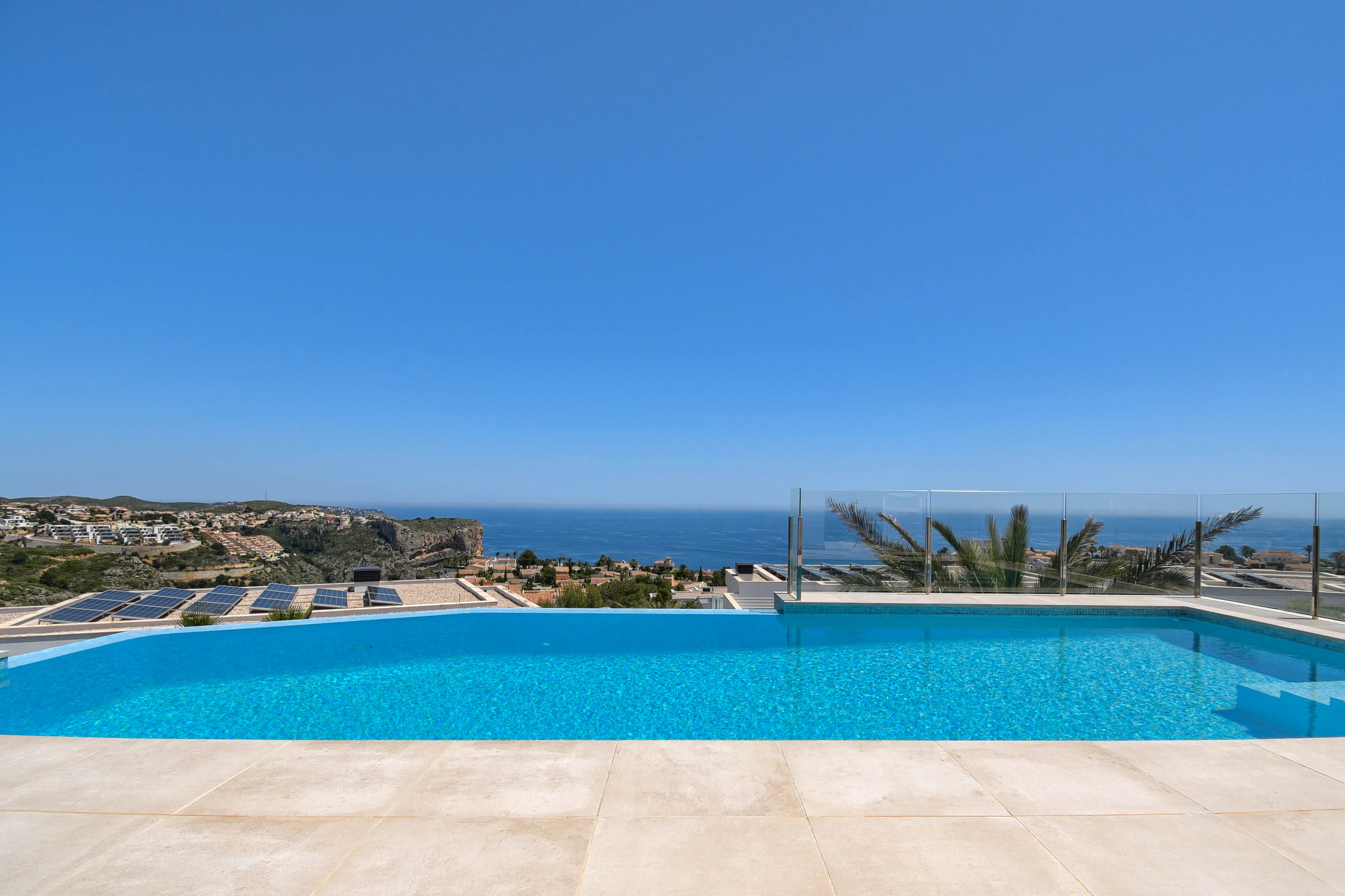 Villa de lujo con vistas panorámicas al mar - Estilo moderno