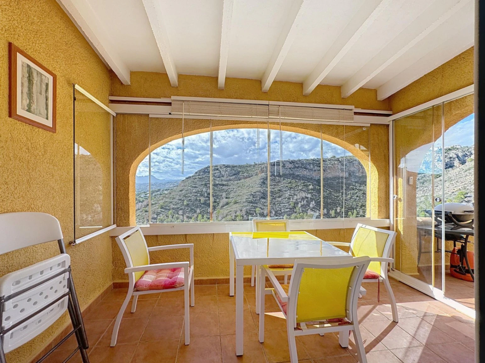 Ático con vistas a la montaña en Pueblo Montecala